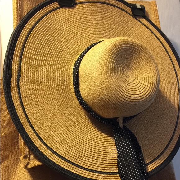 Accessories - Straw wide brim hat with changeable scarf option